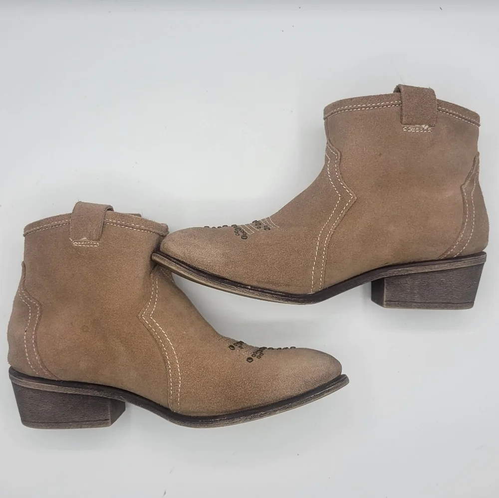 Charles by Charles David western style boots size 6 1/2
